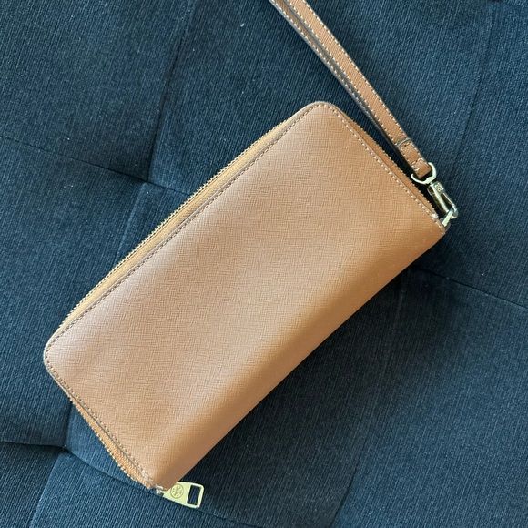 Tory Burch Emerson Brown Saffiano Leather Wristlet Wallet - Picture 2 of 6